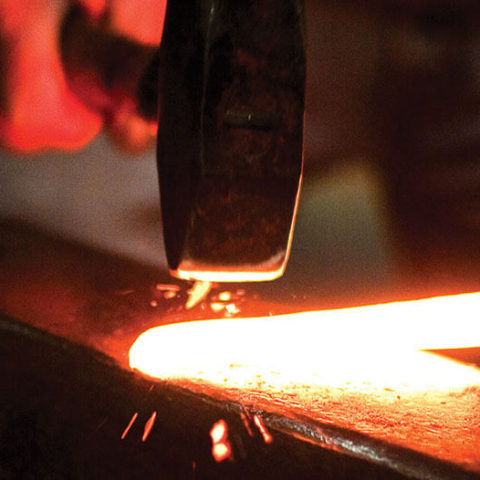 come forgiare una spada medievale